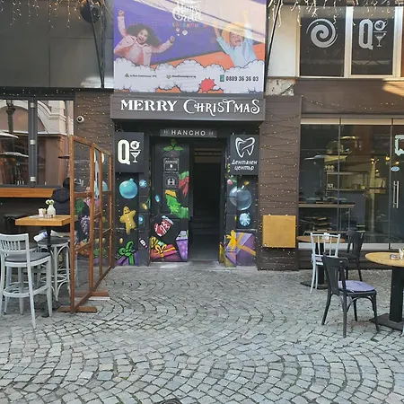Kapana At Center